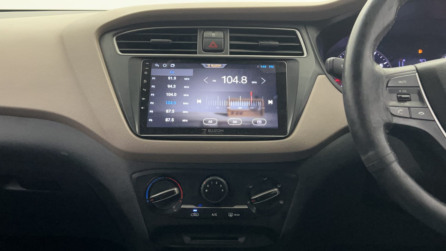 Used 2018 Hyundai Elite i20 Sportz 1.2 Petrol Manual interior MUSIC SYSTEM & AC CONTROL VIEW