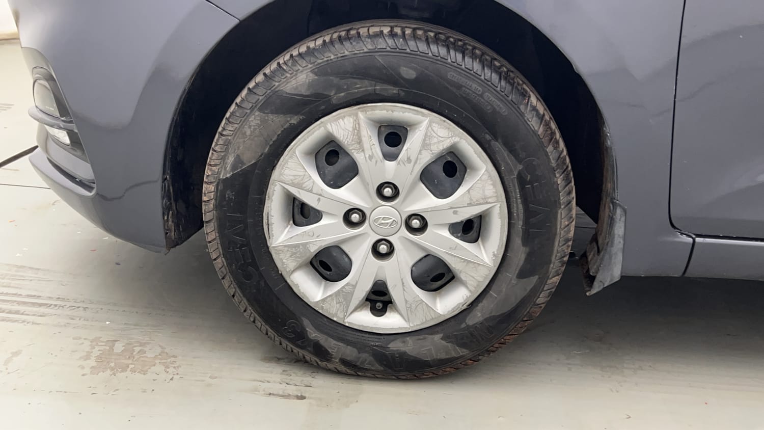 Used 2018 Hyundai Elite i20 Sportz 1.2 Petrol Manual tyres LEFT FRONT TYRE RIM VIEW