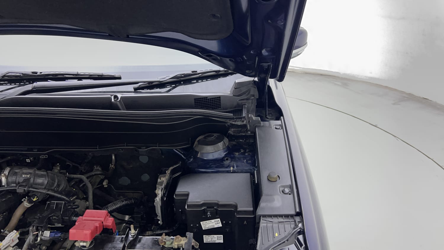 Used 2024 Maruti Suzuki Grand Vitara Zeta Smart Hybrid Petrol Manual engine ENGINE LEFT SIDE HINGE & APRON VIEW