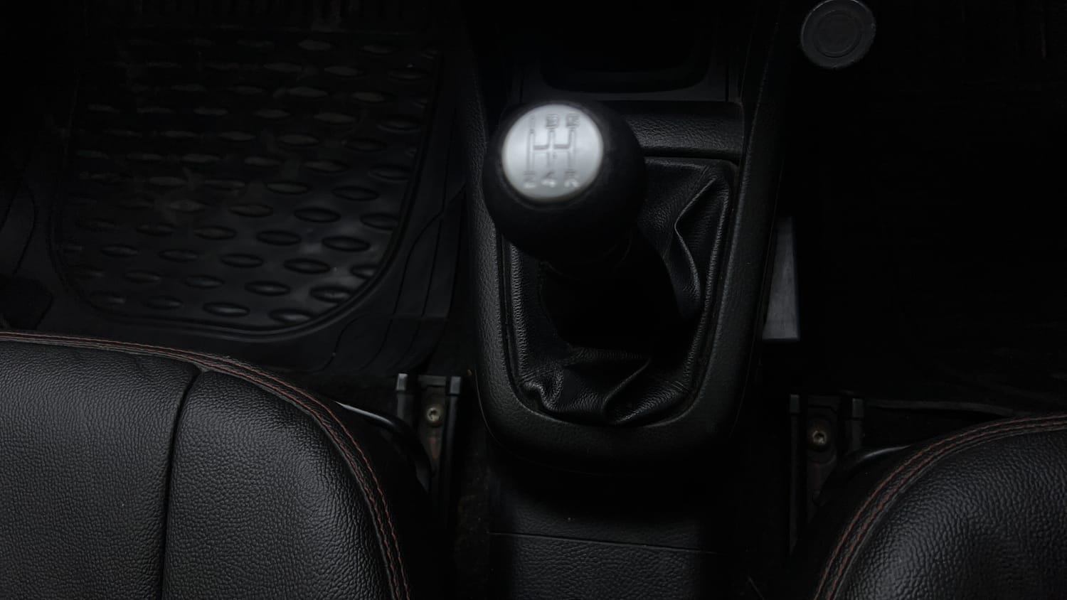 Used 2016 Maruti Suzuki Swift VXi Petrol Manual interior GEAR  KNOB VIEW