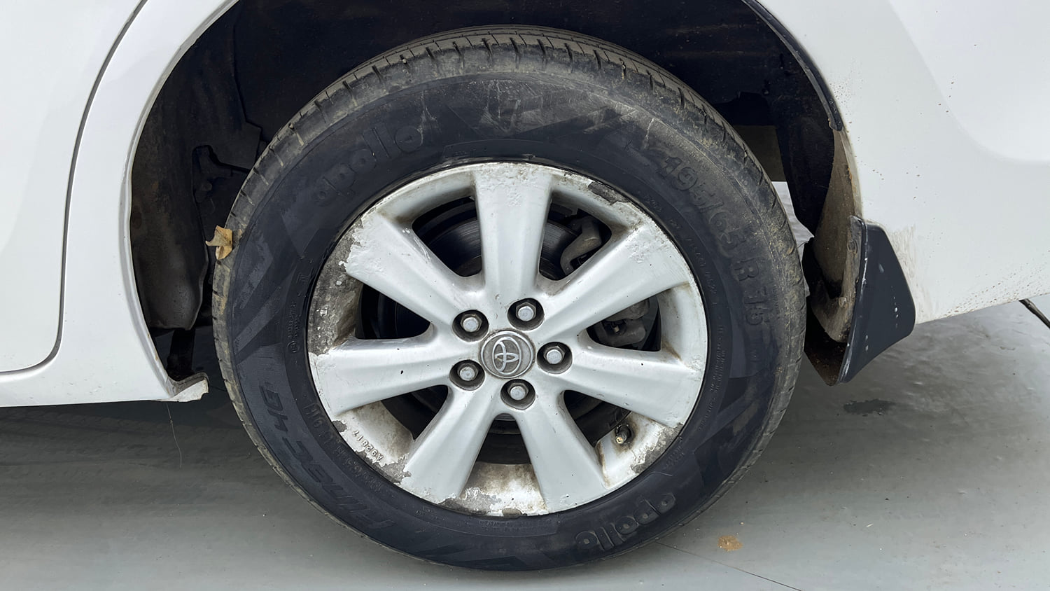 Used 2015 Toyota Corolla Altis G AT Petrol Petrol Automatic tyres LEFT REAR TYRE RIM VIEW