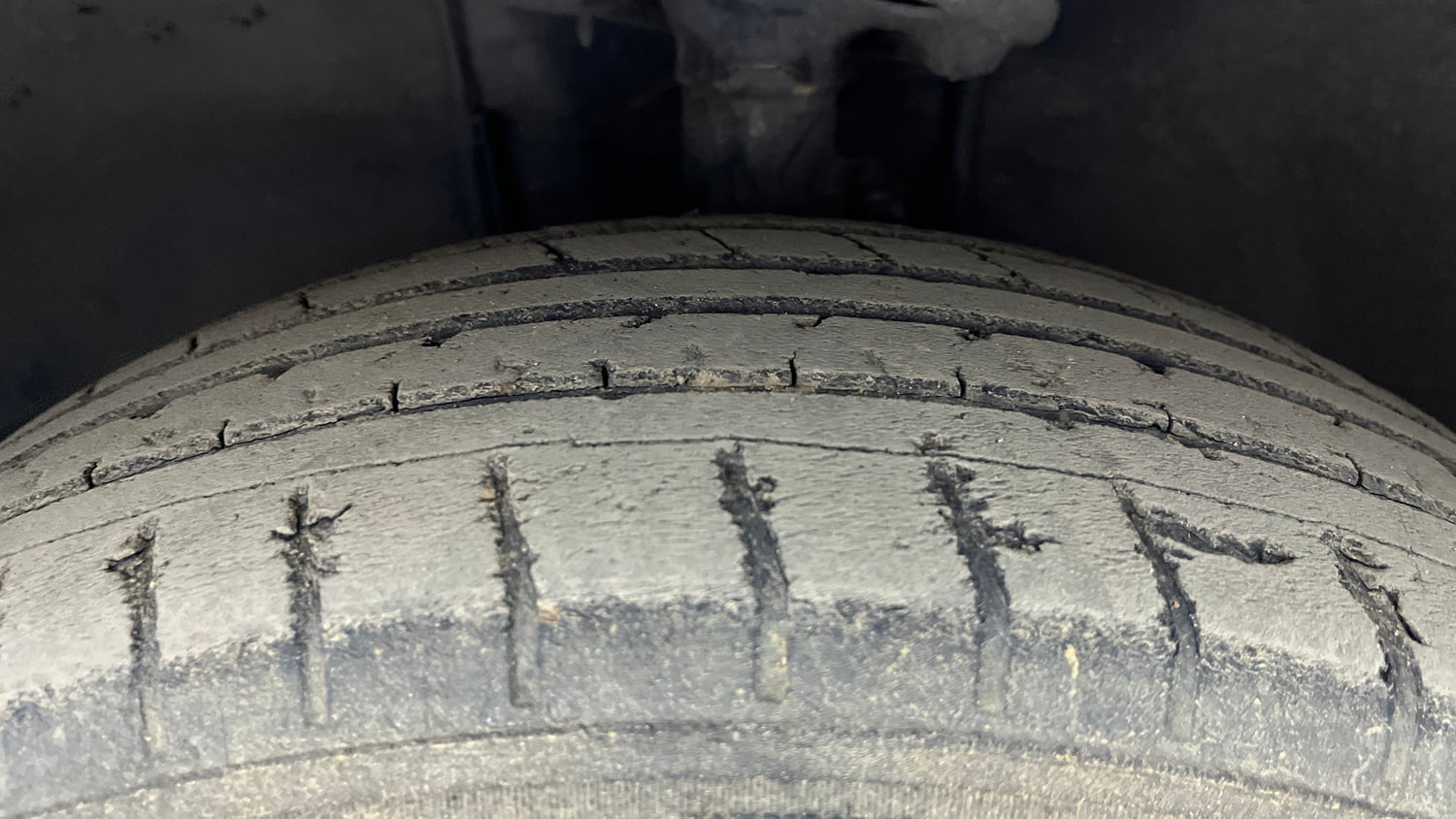 Used 2015 Toyota Corolla Altis G AT Petrol Petrol Automatic tyres LEFT FRONT TYRE TREAD VIEW