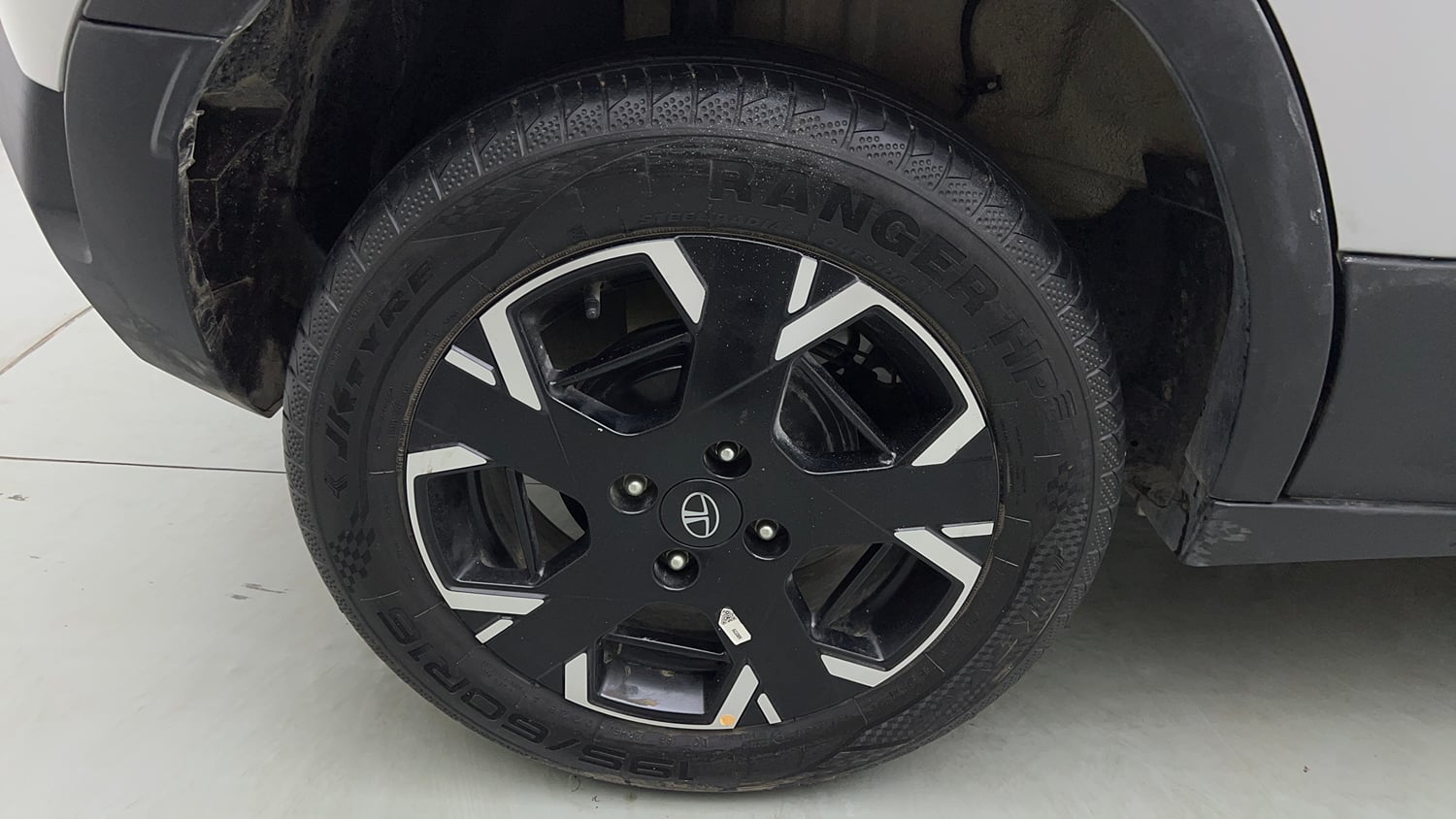 Used 2026 Tata Punch Accomplished + S CNG Automatic Cng Automatic tyres RIGHT REAR TYRE RIM VIEW