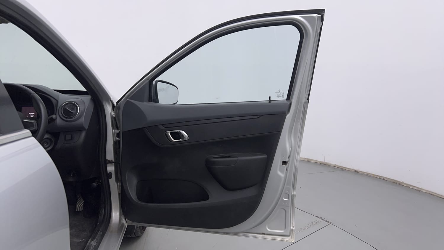Used 2020 Renault Kwid RXT 1.0 Opt Petrol Manual interior RIGHT FRONT DOOR OPEN VIEW
