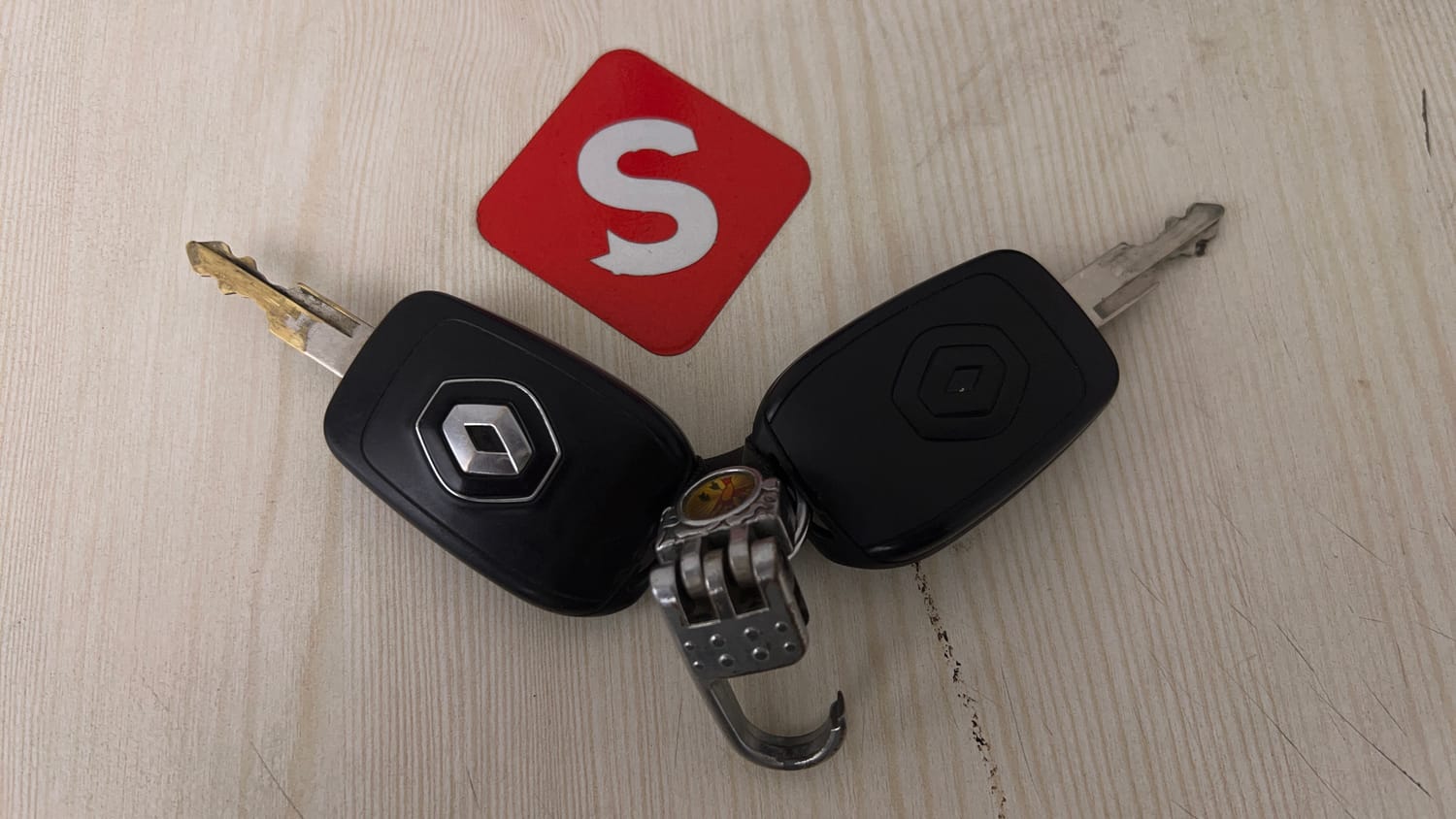 Used 2020 Renault Kwid RXT 1.0 Opt Petrol Manual extra CAR KEY VIEW