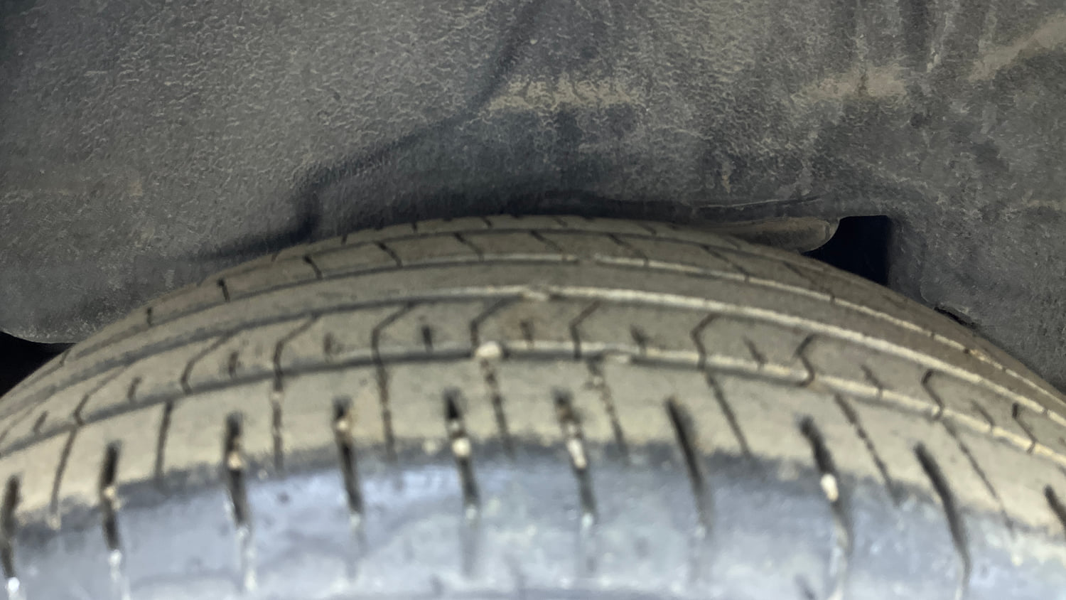 Used 2015 Toyota Corolla Altis G AT Petrol Petrol Automatic tyres RIGHT REAR TYRE TREAD VIEW
