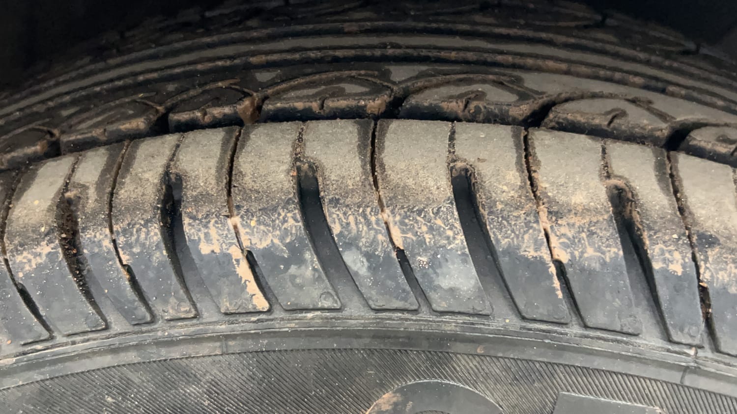 Used 2018 Hyundai Elite i20 Sportz 1.2 Petrol Manual tyres RIGHT FRONT TYRE TREAD VIEW