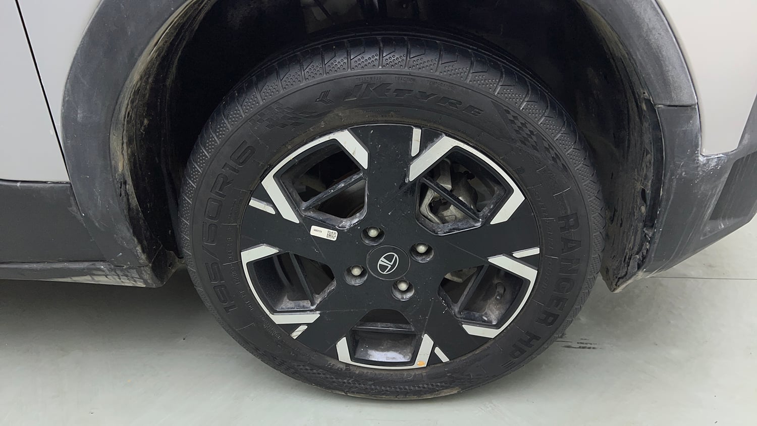 Used 2026 Tata Punch Accomplished + S CNG Automatic Cng Automatic tyres RIGHT FRONT TYRE RIM VIEW
