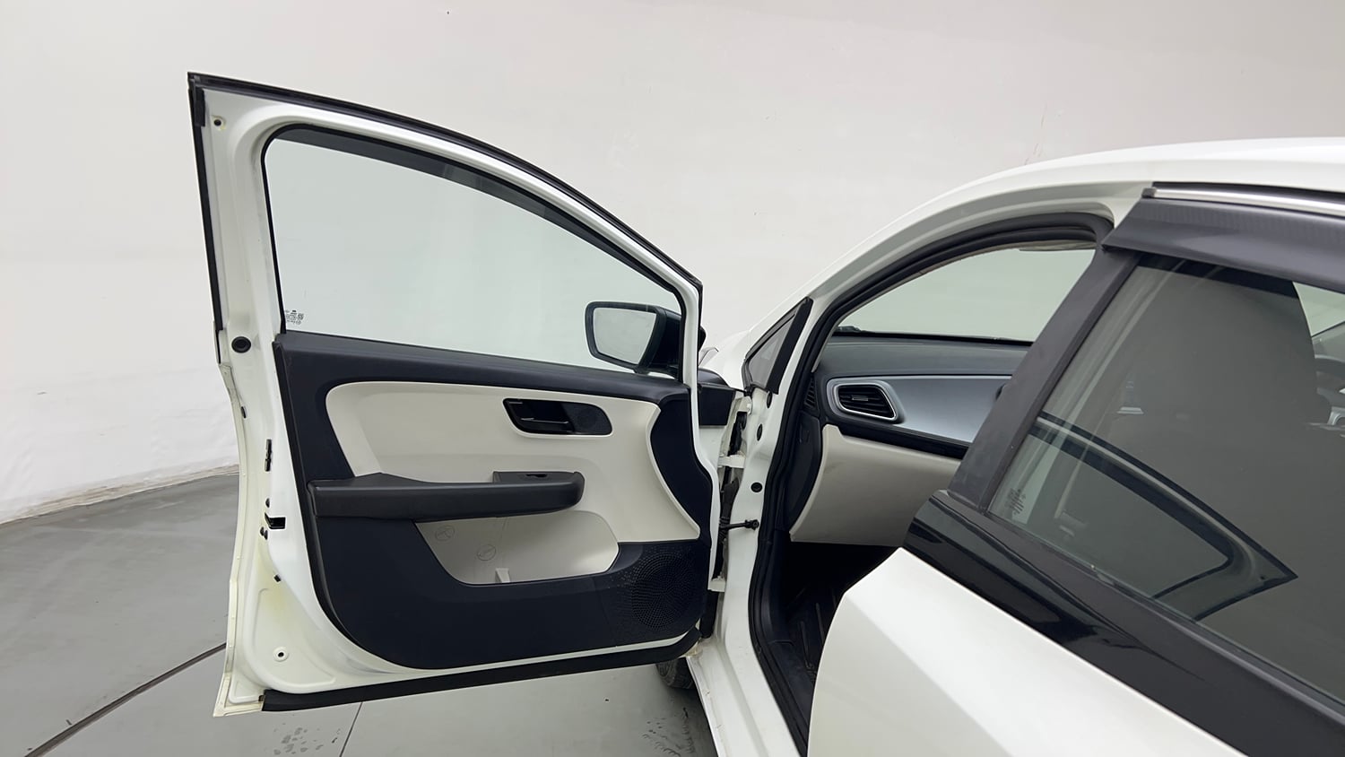 Used 2023 Tata Altroz XM Plus Petrol Petrol Manual interior LEFT FRONT DOOR OPEN VIEW