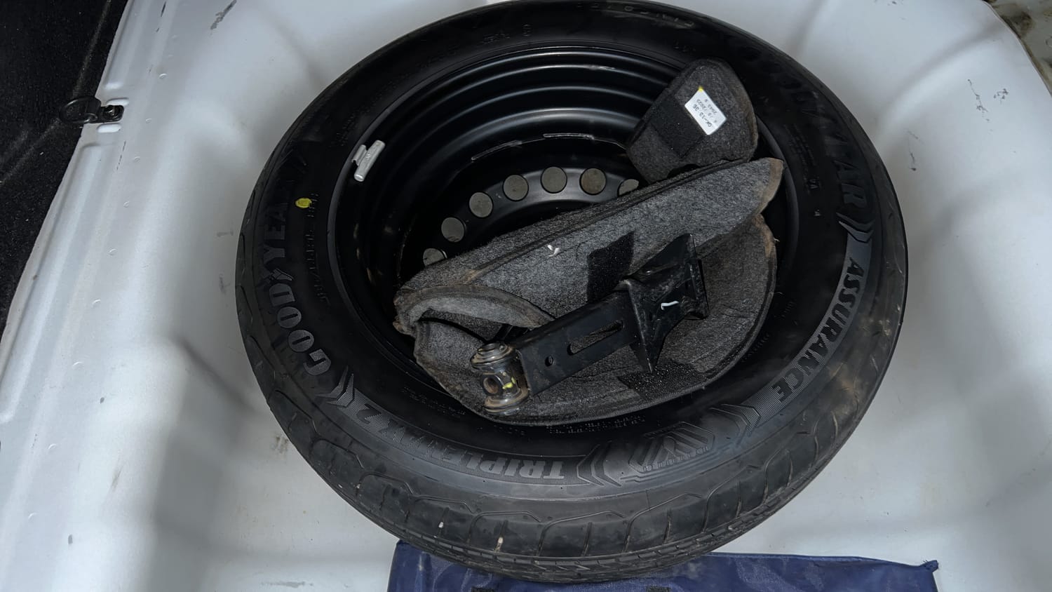 Used 2023 Hyundai Verna SX (O) 1.5 Turbo Petrol MT Petrol Manual tyres SPARE TYRE VIEW