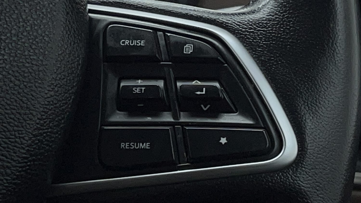Used 2022 Mahindra Scorpio N Z8 L Diesel AT 4WD 7 STR Diesel Automatic top_features Cruise control