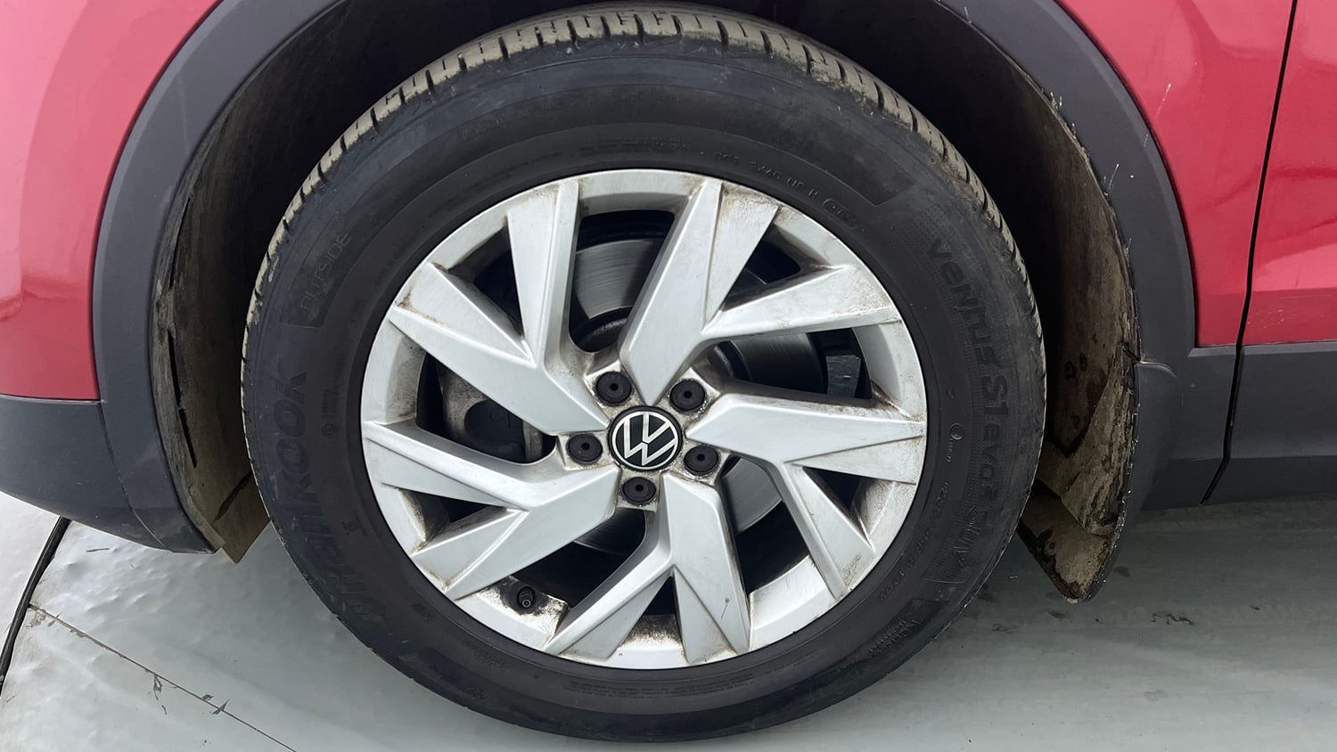 Used 2022 Volkswagen Tiguan Elegance 2.0 TSI DSG Petrol Automatic tyres LEFT FRONT TYRE RIM VIEW