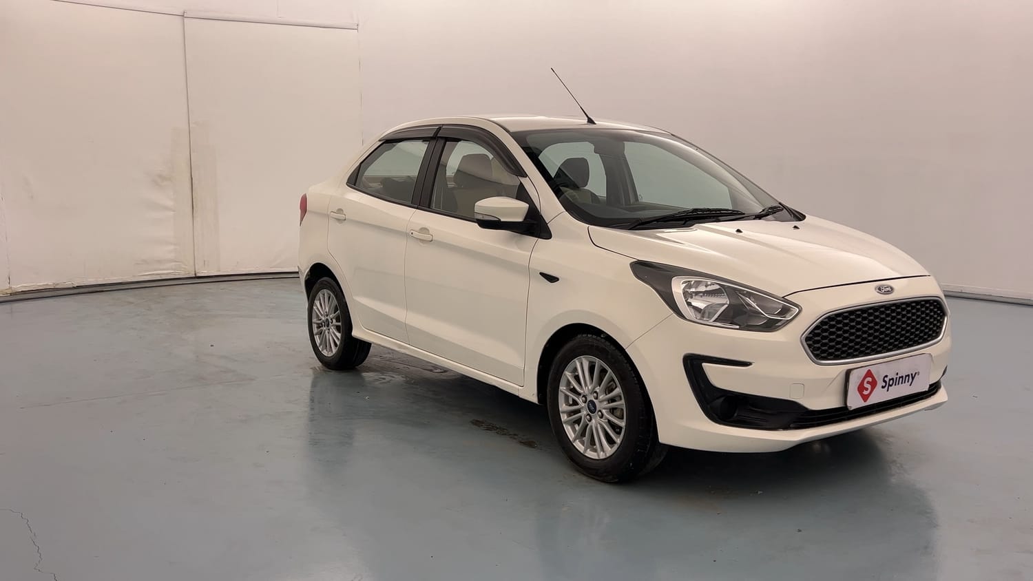 Used 2021 Ford Figo Aspire Titanium 1.2 Ti-VCT Petrol Manual exterior RIGHT FRONT CORNER VIEW