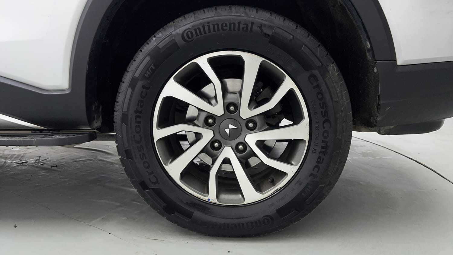 Used 2022 Mahindra Scorpio N Z8 L Diesel AT 4WD 7 STR Diesel Automatic tyres LEFT REAR TYRE RIM VIEW