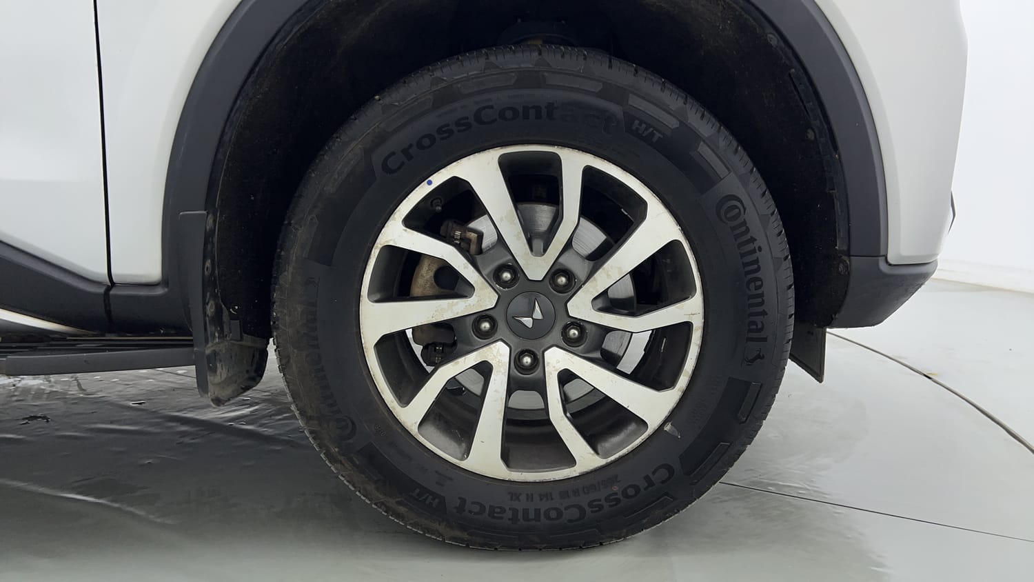 Used 2022 Mahindra Scorpio N Z8 L Diesel AT 4WD 7 STR Diesel Automatic tyres RIGHT FRONT TYRE RIM VIEW