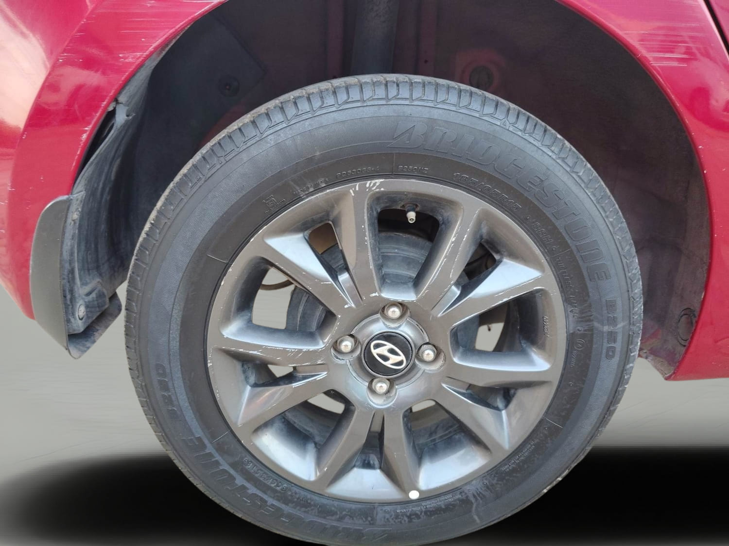 Used 2018 Hyundai Elite i20 Asta 1.2 AT Petrol Automatic tyres RIGHT REAR TYRE RIM VIEW
