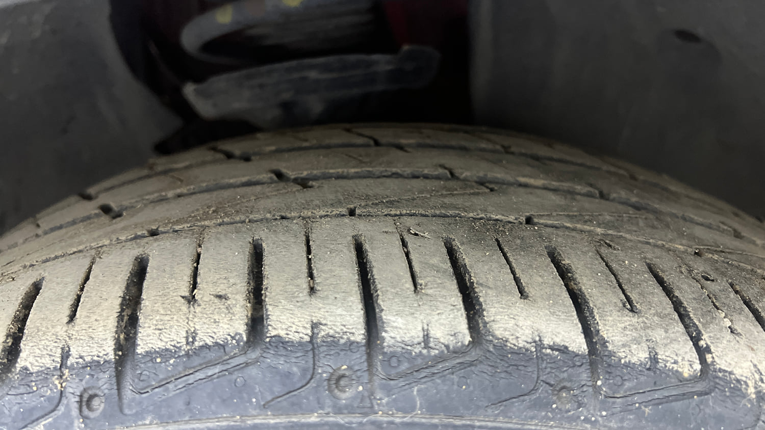 Used 2022 Volkswagen Tiguan Elegance 2.0 TSI DSG Petrol Automatic tyres RIGHT FRONT TYRE TREAD VIEW