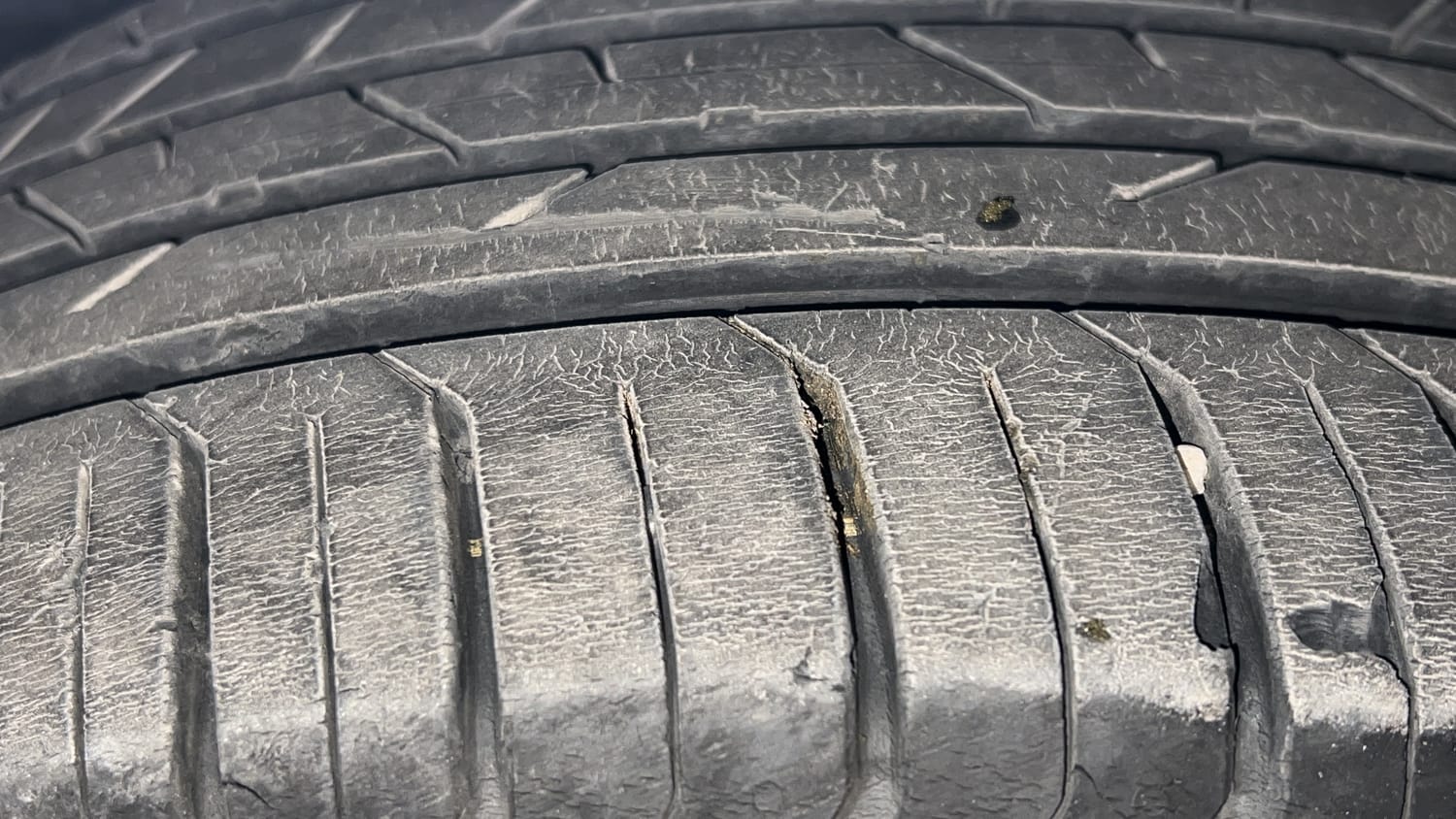 Used 2024 Skoda Slavia Style 1.5L TSI DSG Petrol Automatic tyres RIGHT FRONT TYRE TREAD VIEW