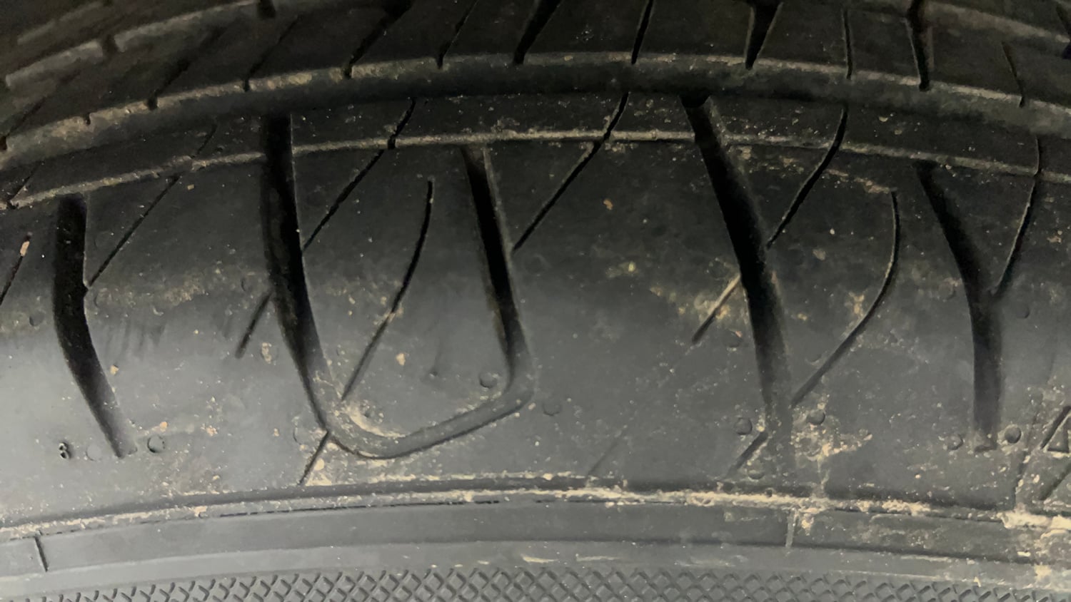 Used 2023 Tata Nexon XZA Plus (S) Petrol Automatic tyres RIGHT FRONT TYRE TREAD VIEW