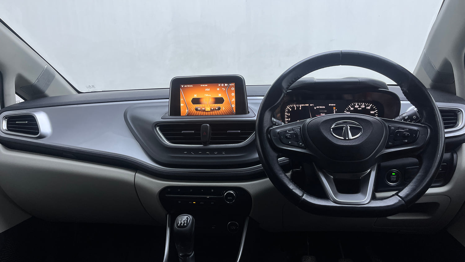 Used 2023 Tata Altroz XZ Plus Diesel Diesel Manual interior DASHBOARD VIEW