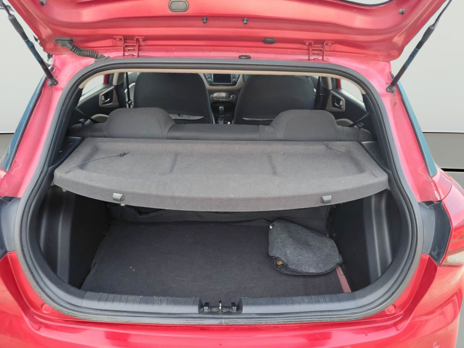 Used 2018 Hyundai Elite i20 Asta 1.2 AT Petrol Automatic interior DICKY INSIDE VIEW