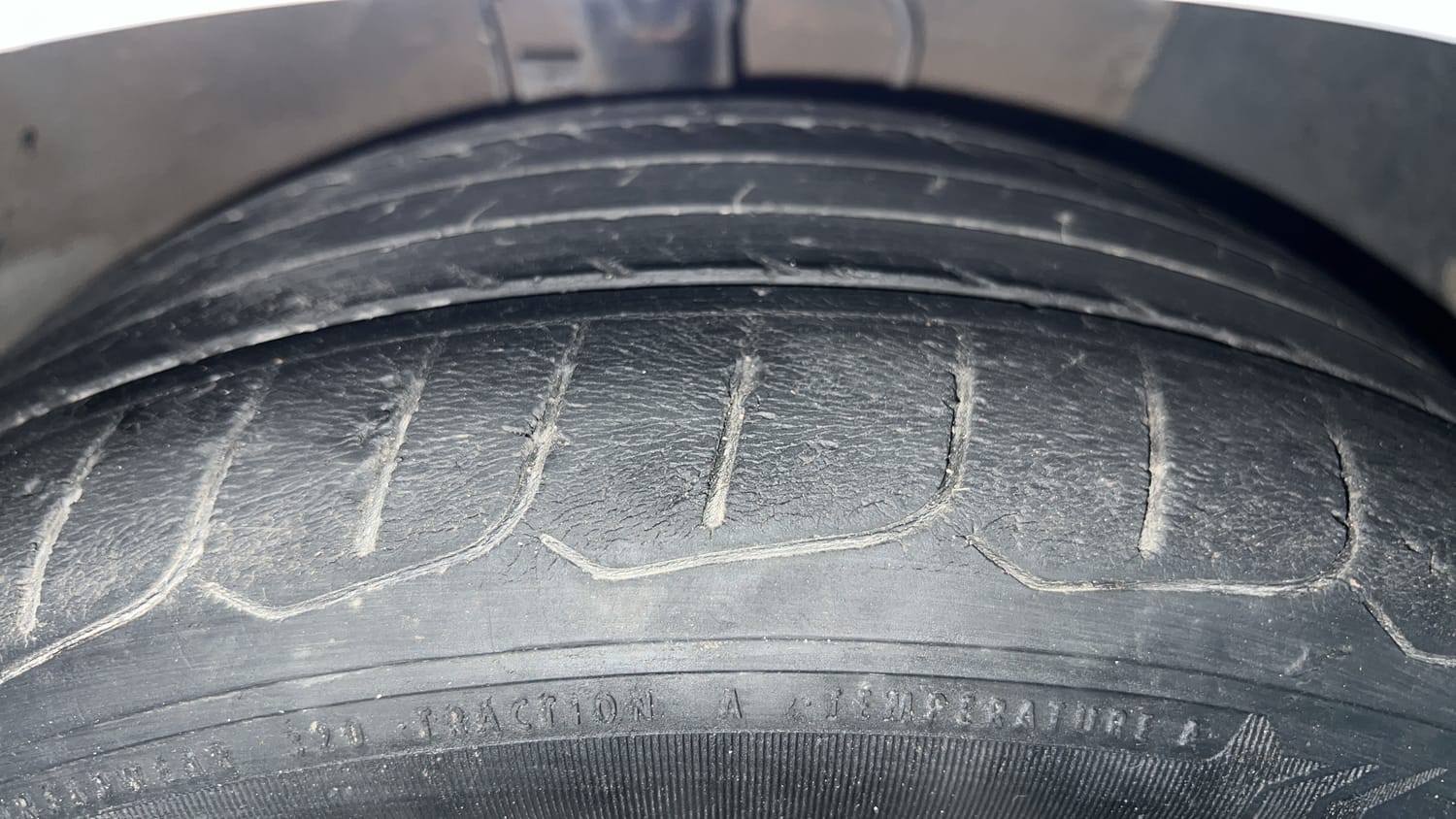 Used 2023 Hyundai Verna SX (O) 1.5 Turbo Petrol MT Petrol Manual tyres RIGHT FRONT TYRE TREAD VIEW