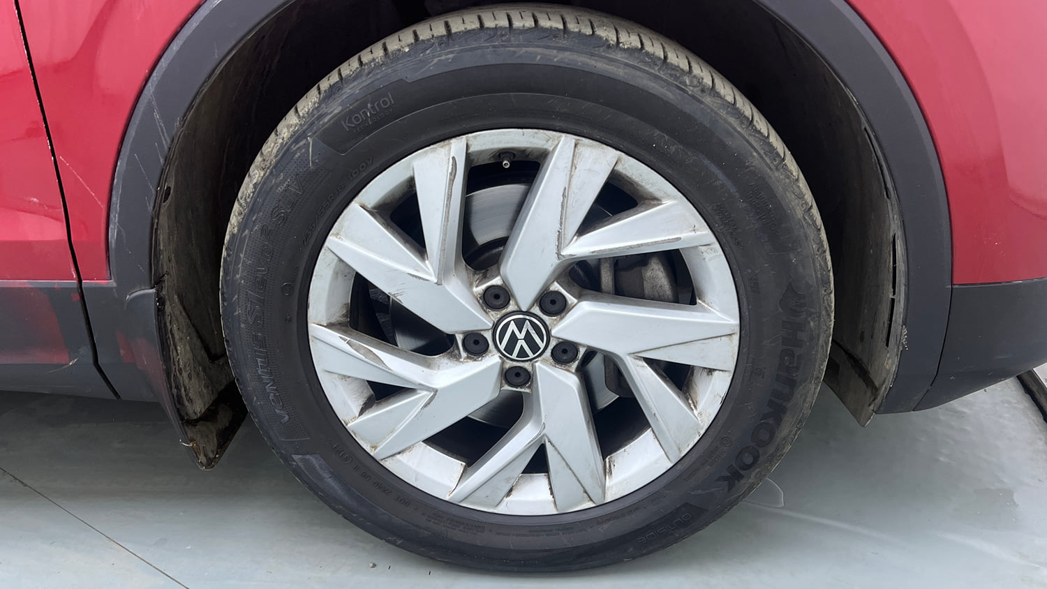 Used 2022 Volkswagen Tiguan Elegance 2.0 TSI DSG Petrol Automatic tyres RIGHT FRONT TYRE RIM VIEW