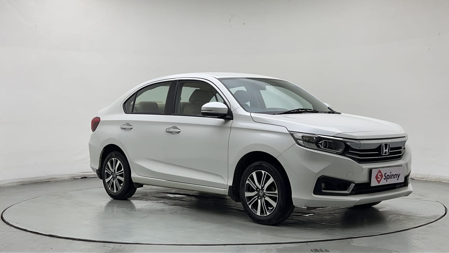 Used 2024 Honda Amaze VX 1.2 Petrol MT Petrol Manual exterior RIGHT FRONT CORNER VIEW