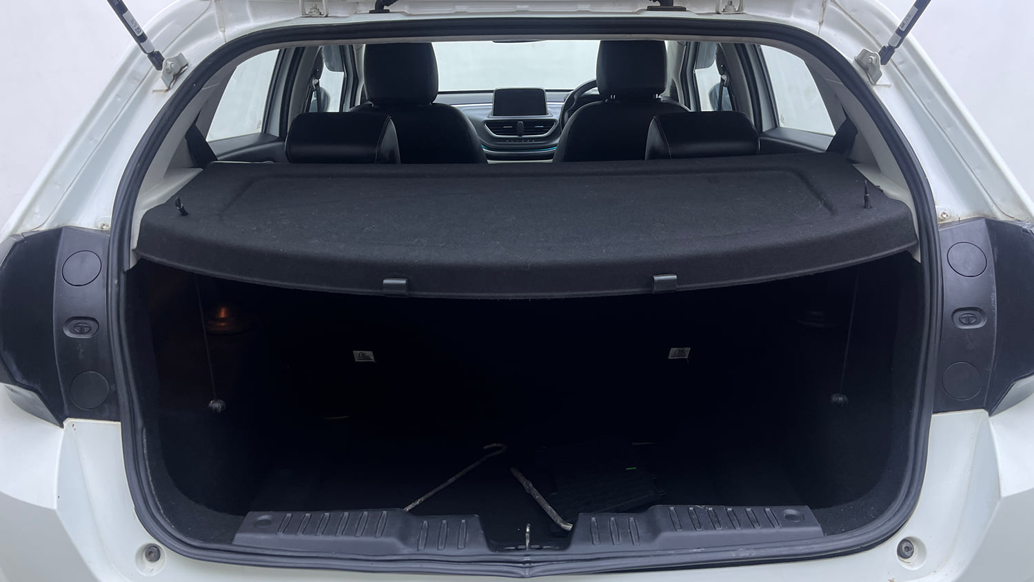Used 2023 Tata Altroz XZ Plus Diesel Diesel Manual interior DICKY INSIDE VIEW