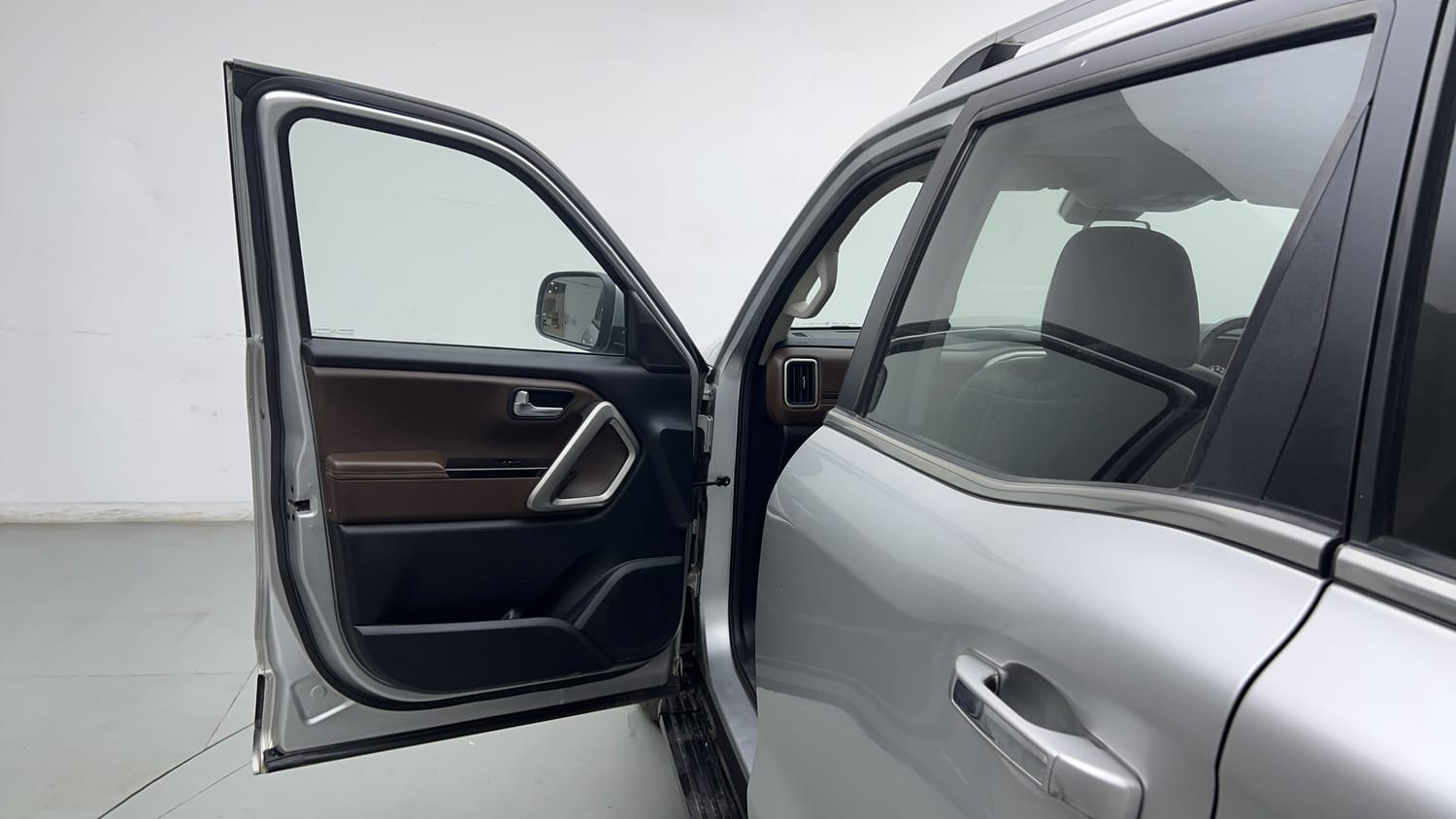 Used 2022 Mahindra Scorpio N Z8 L Diesel AT 4WD 7 STR Diesel Automatic interior LEFT FRONT DOOR OPEN VIEW