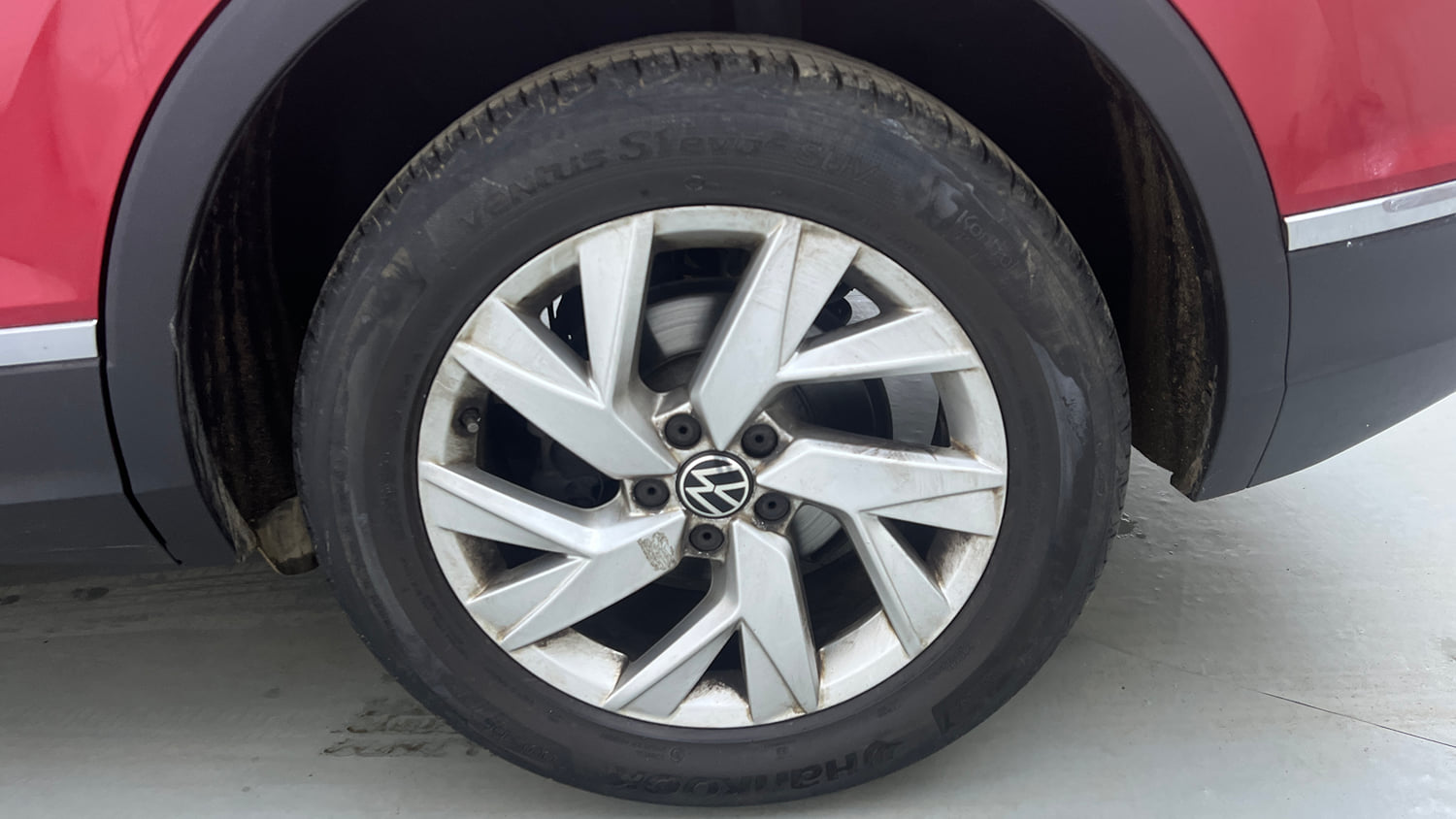 Used 2022 Volkswagen Tiguan Elegance 2.0 TSI DSG Petrol Automatic tyres LEFT REAR TYRE RIM VIEW