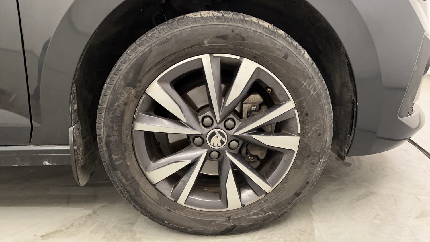 Used 2022 Skoda Slavia Style 1.0L TSI AT Petrol Automatic tyres RIGHT FRONT TYRE RIM VIEW