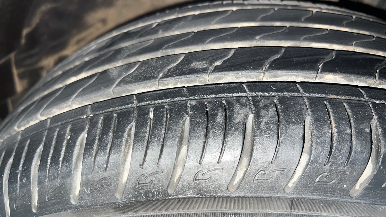 Used 2022 Kia Sonet GTX Plus 1.0 DCT Petrol Automatic tyres RIGHT FRONT TYRE TREAD VIEW