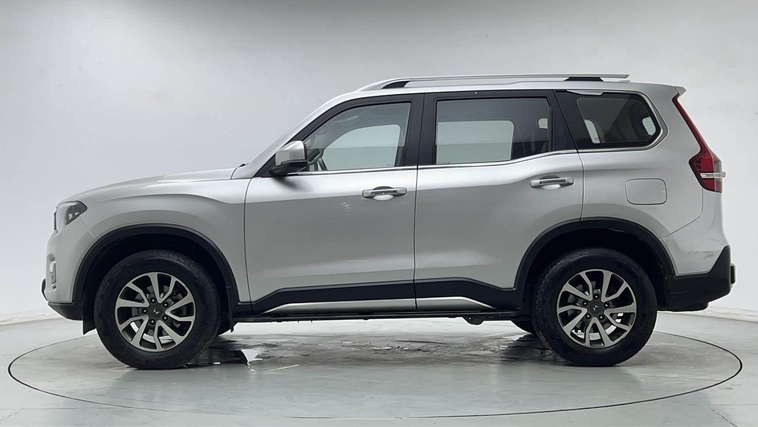 Used 2022 Mahindra Scorpio N Z8 L Diesel AT 4WD 7 STR Diesel Automatic exterior LEFT SIDE VIEW