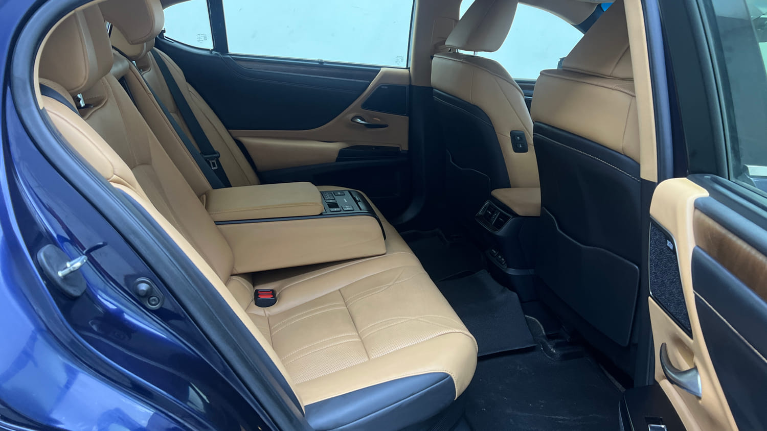 Used 2023 Lexus ES 300h Luxury Hybrid Automatic interior RIGHT SIDE REAR DOOR CABIN VIEW