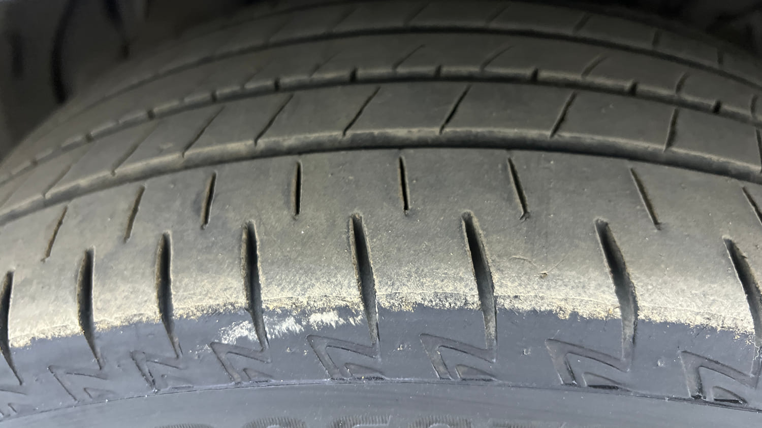 Used 2023 Lexus ES 300h Luxury Hybrid Automatic tyres RIGHT FRONT TYRE TREAD VIEW