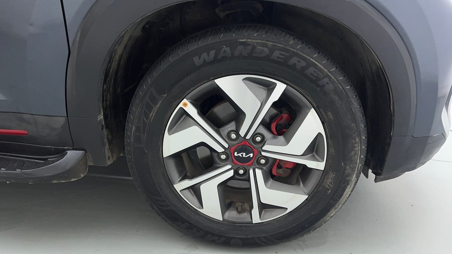 Used 2022 Kia Sonet GTX Plus 1.0 DCT Petrol Automatic tyres RIGHT FRONT TYRE RIM VIEW