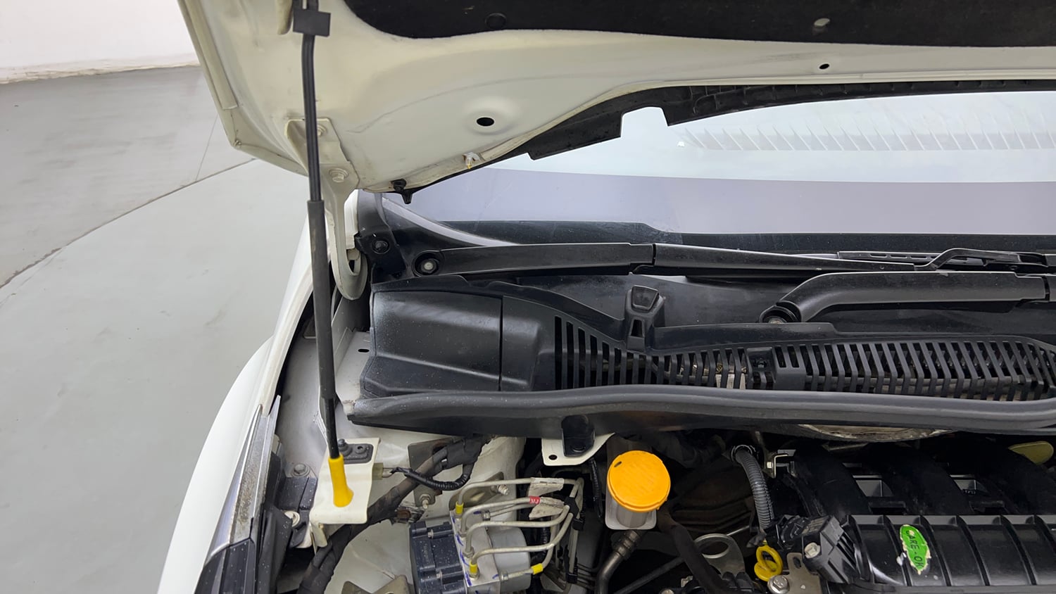 Used 2023 Tata Altroz XM Plus Petrol Petrol Manual engine ENGINE RIGHT SIDE HINGE & APRON VIEW