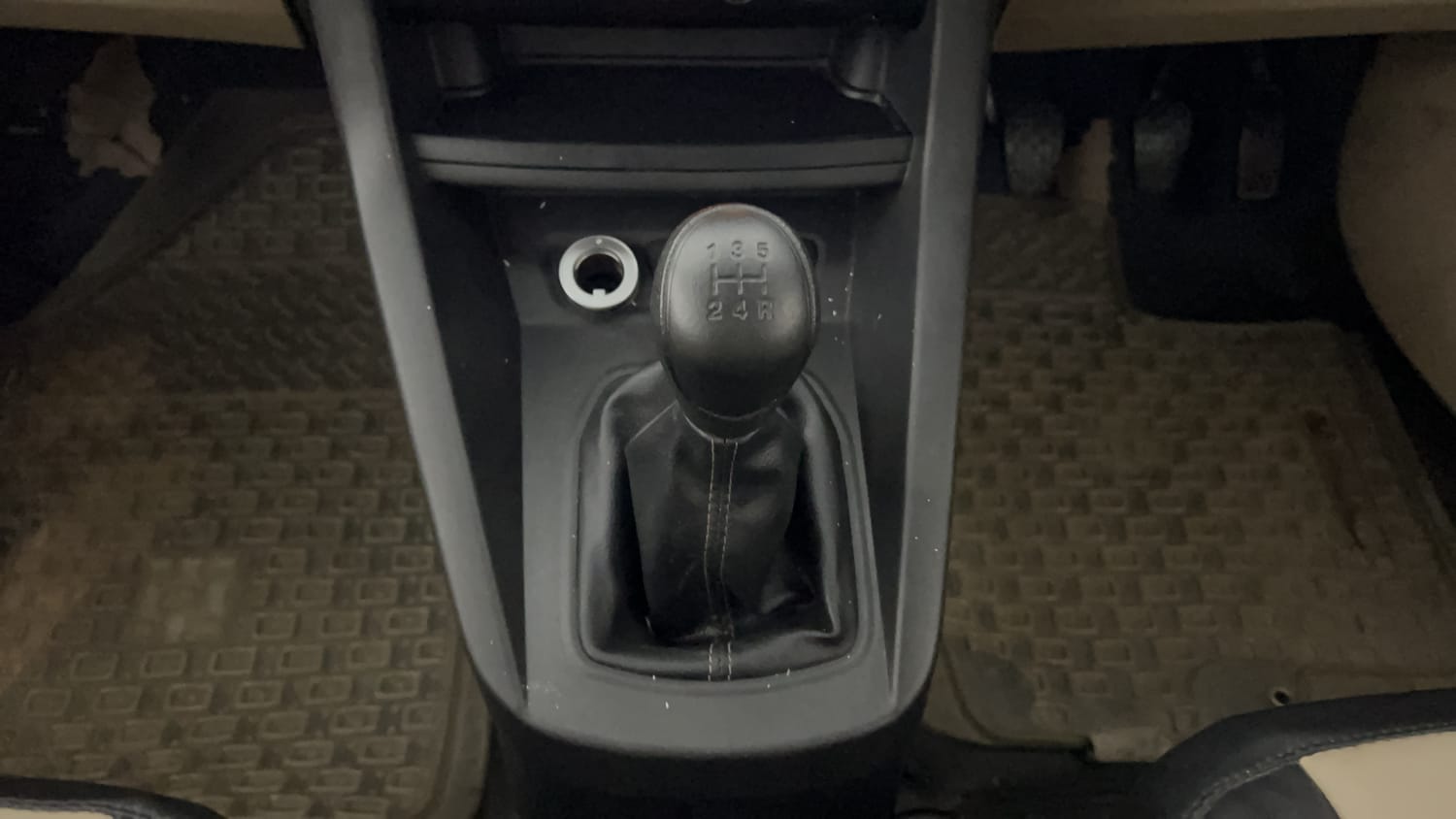 Used 2021 Ford Figo Aspire Titanium 1.2 Ti-VCT Petrol Manual interior GEAR  KNOB VIEW