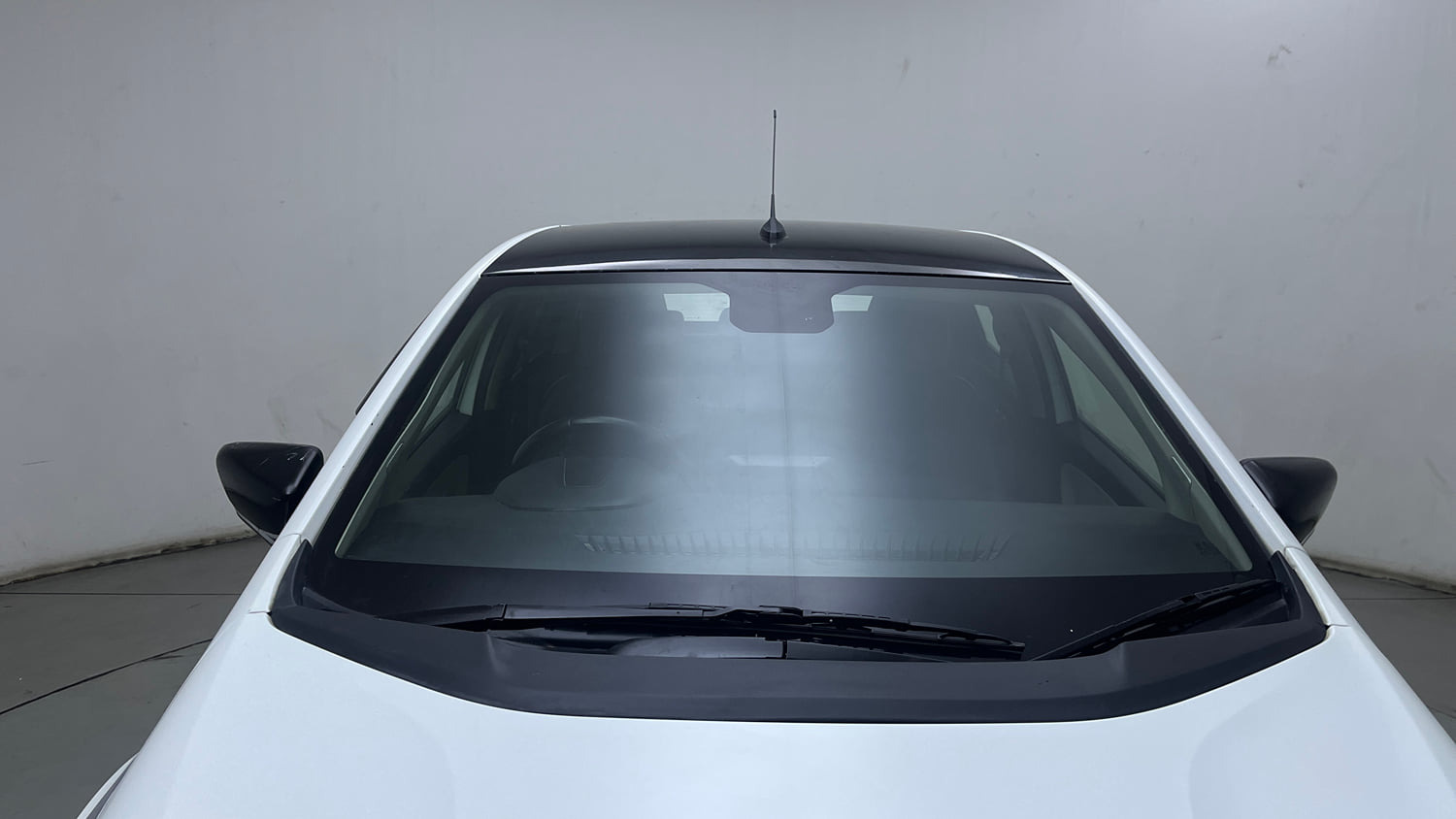 Used 2023 Tata Altroz XZ Plus Diesel Diesel Manual exterior FRONT WINDSHIELD VIEW