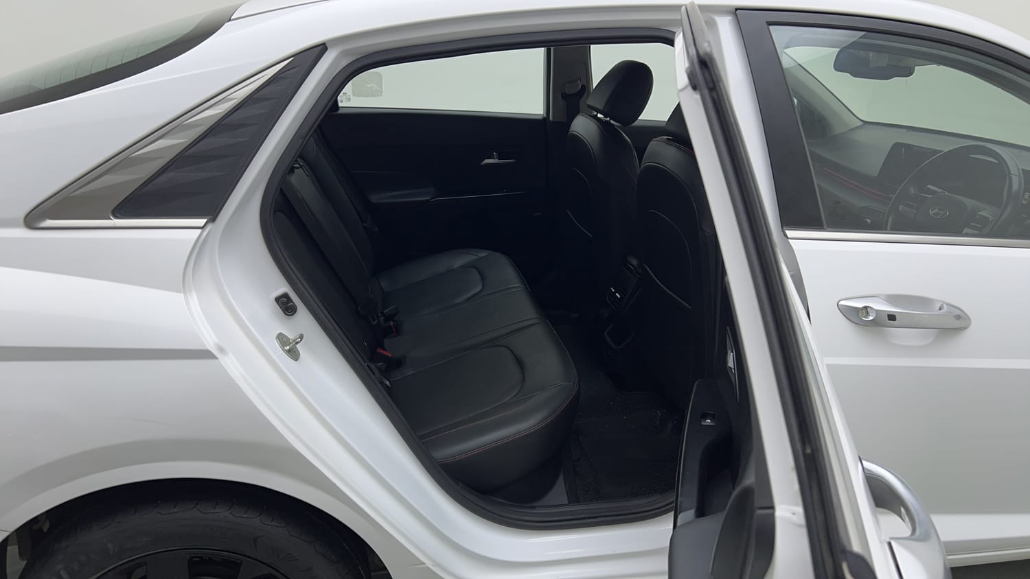 Used 2023 Hyundai Verna SX (O) 1.5 Turbo Petrol MT Petrol Manual interior RIGHT SIDE REAR DOOR CABIN VIEW