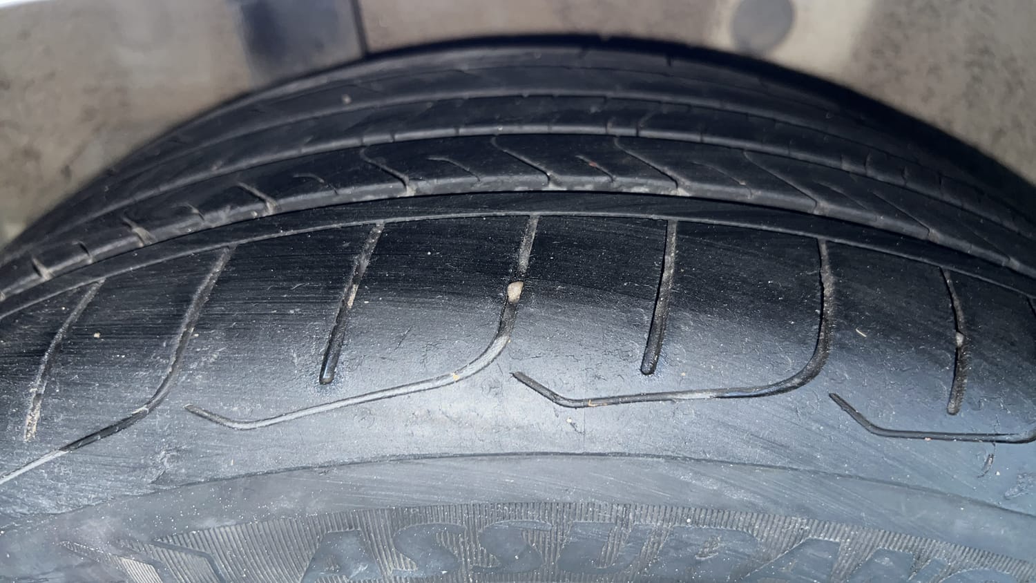 Used 2023 Hyundai Verna SX (O) 1.5 Turbo Petrol MT Petrol Manual tyres RIGHT REAR TYRE TREAD VIEW