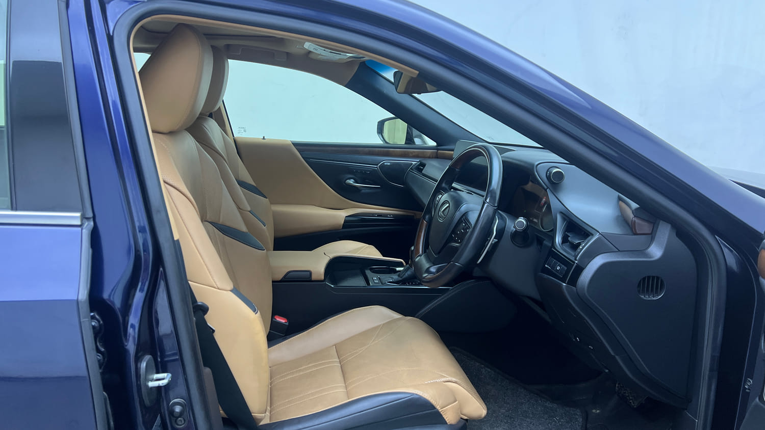 Used 2023 Lexus ES 300h Luxury Hybrid Automatic interior RIGHT SIDE FRONT DOOR CABIN VIEW