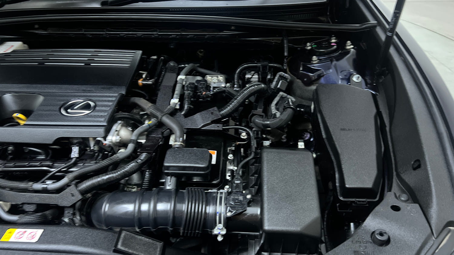 Used 2023 Lexus ES 300h Luxury Hybrid Automatic engine ENGINE LEFT SIDE VIEW