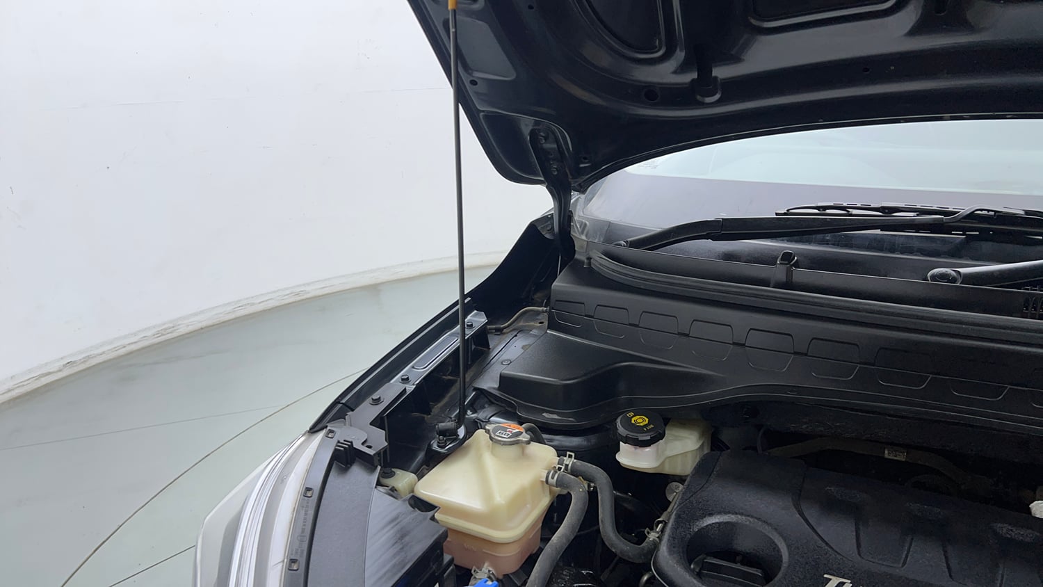 Used 2022 Kia Sonet GTX Plus 1.0 DCT Petrol Automatic engine ENGINE RIGHT SIDE HINGE & APRON VIEW