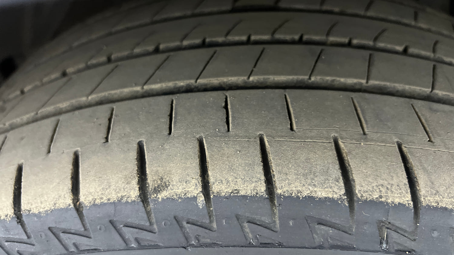 Used 2023 Lexus ES 300h Luxury Hybrid Automatic tyres LEFT FRONT TYRE TREAD VIEW