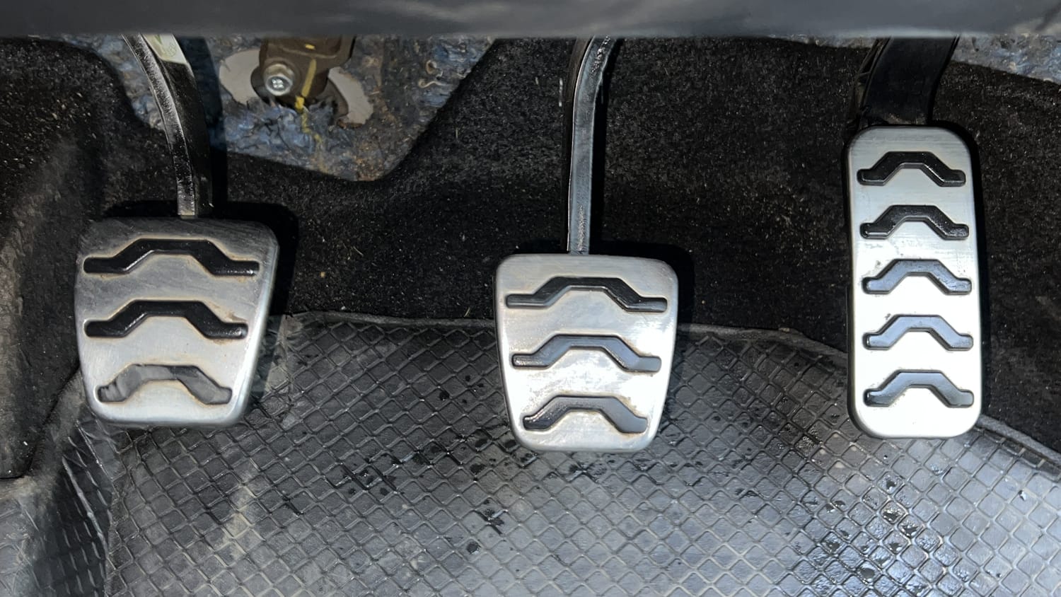 Used 2023 Hyundai Verna SX (O) 1.5 Turbo Petrol MT Petrol Manual interior PEDALS VIEW