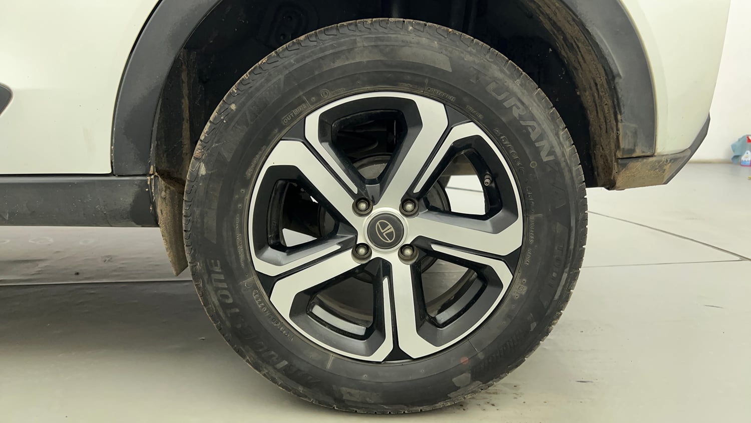 Used 2023 Tata Nexon XZA Plus (S) Petrol Automatic tyres LEFT REAR TYRE RIM VIEW