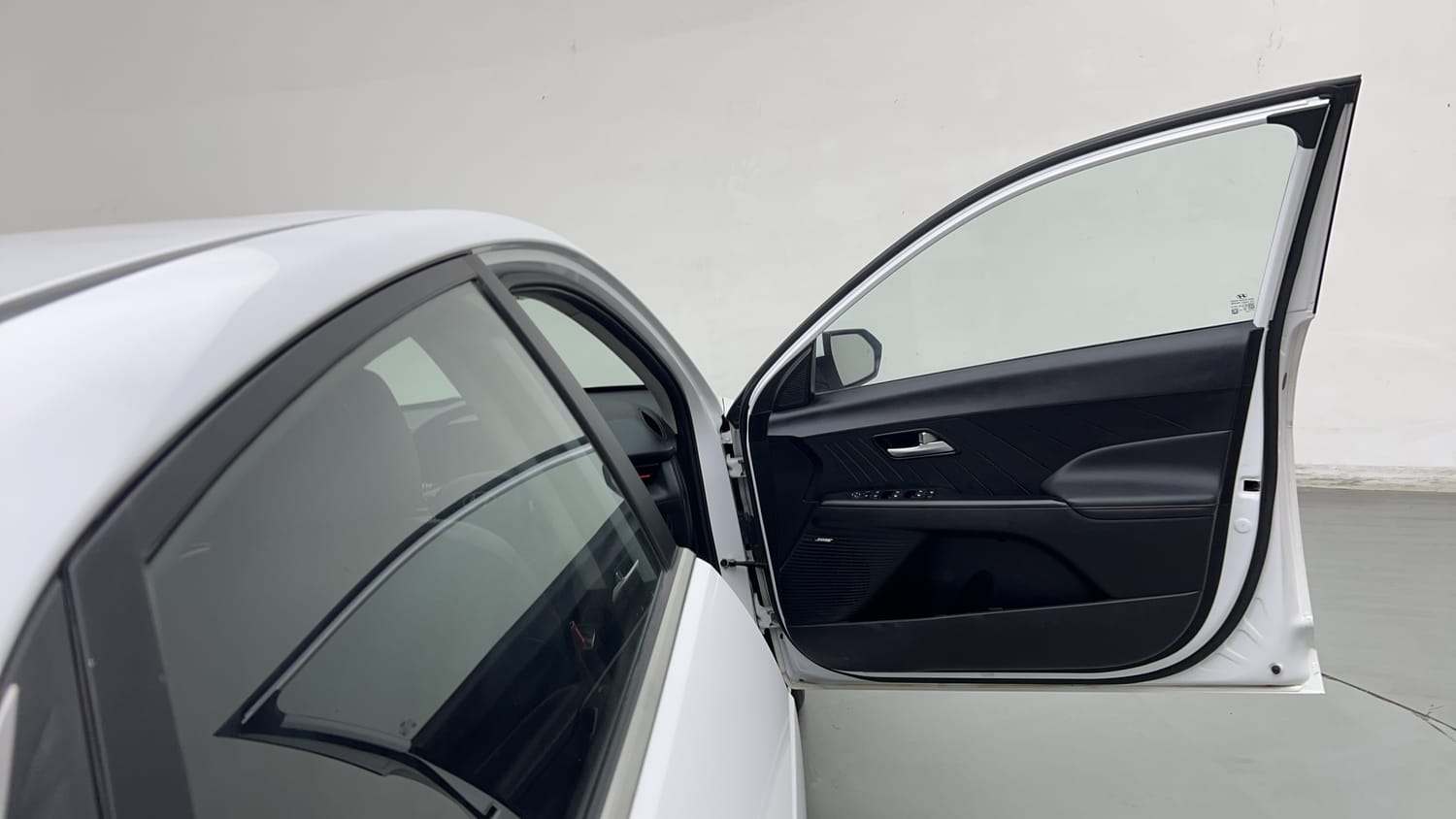 Used 2023 Hyundai Verna SX (O) 1.5 Turbo Petrol MT Petrol Manual interior RIGHT FRONT DOOR OPEN VIEW