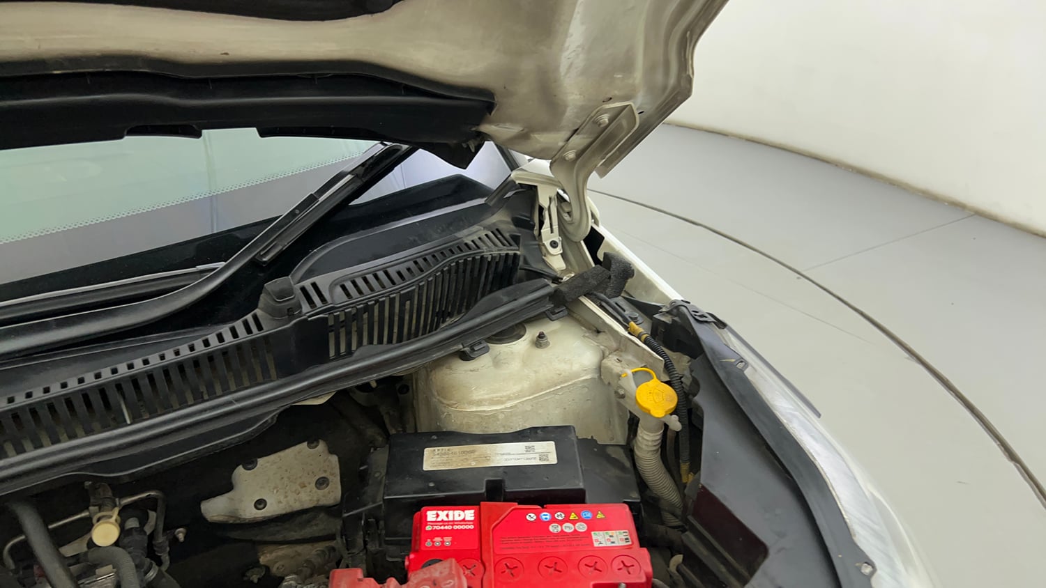 Used 2023 Tata Nexon XZA Plus (S) Petrol Automatic engine ENGINE LEFT SIDE HINGE & APRON VIEW